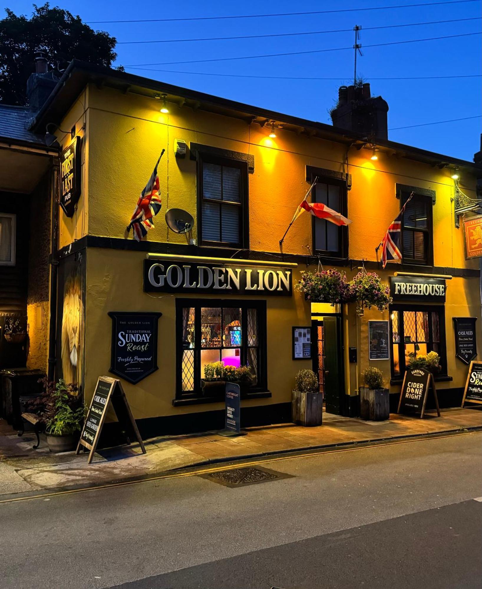 Golden Lion Apartment บริกแซม ภายนอก รูปภาพ